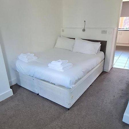 H.V Apartments Шефилд Екстериор снимка