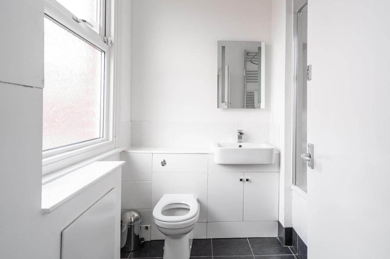 H.V Apartments Шефилд Екстериор снимка