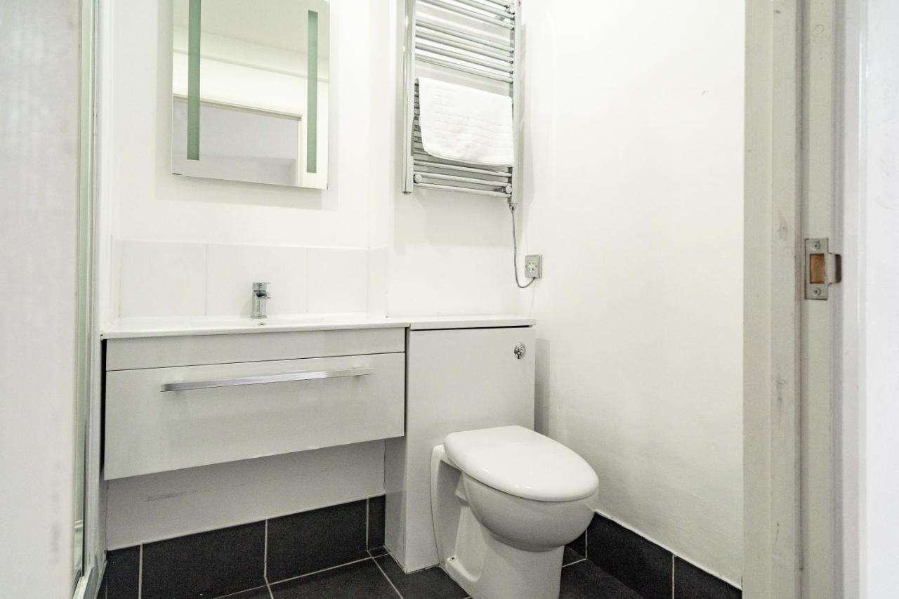 H.V Apartments Шефилд Екстериор снимка