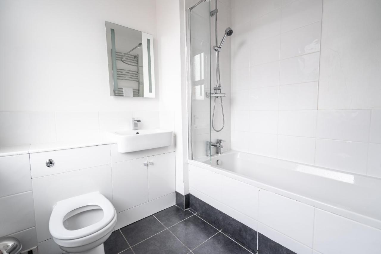 H.V Apartments Шефилд Екстериор снимка