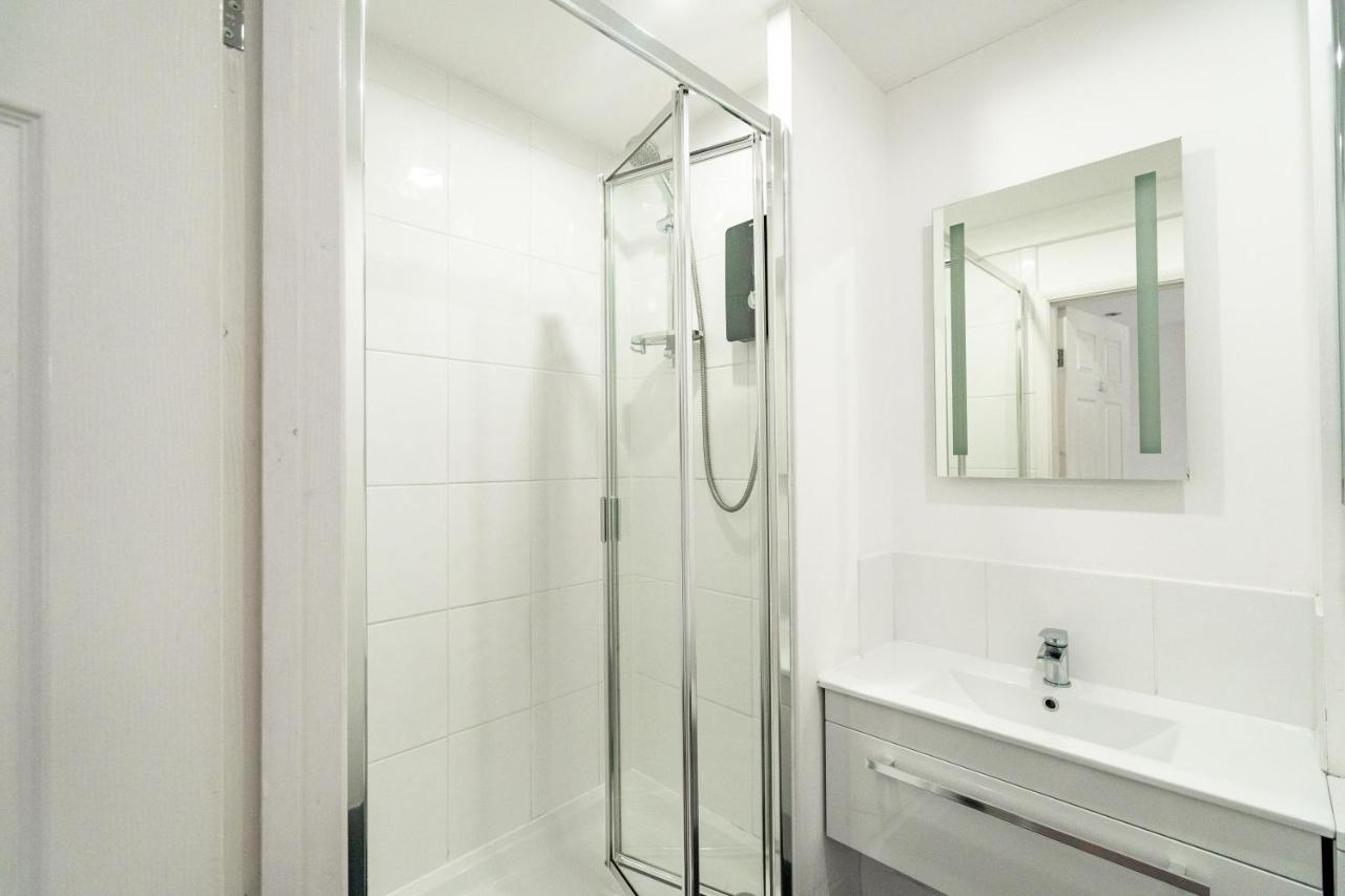 H.V Apartments Шефилд Екстериор снимка