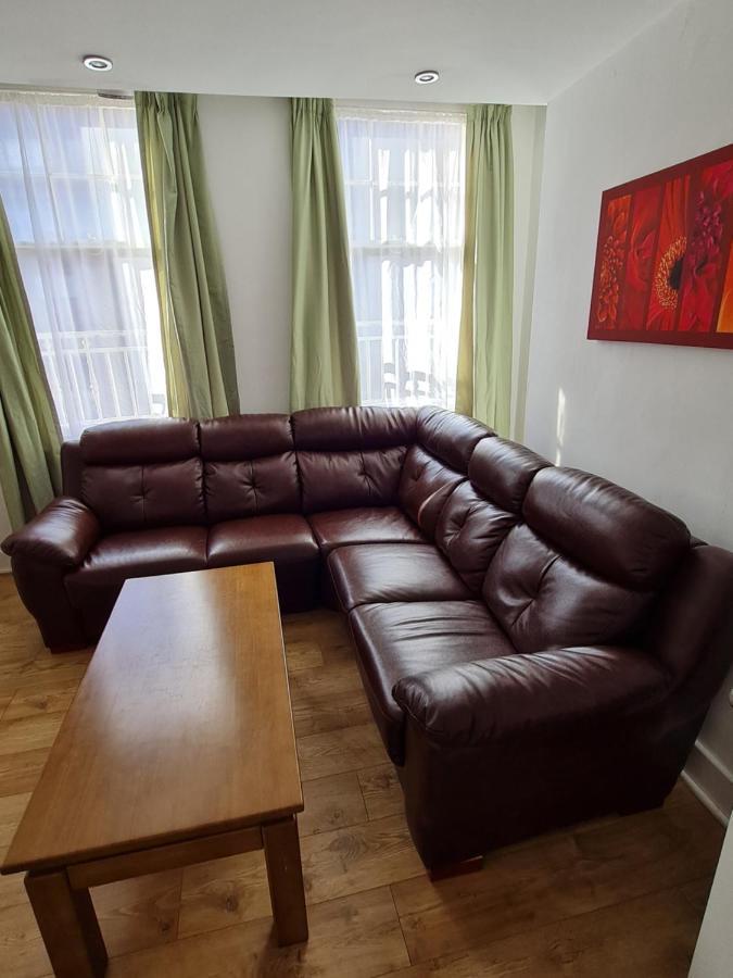 H.V Apartments Шефилд Екстериор снимка