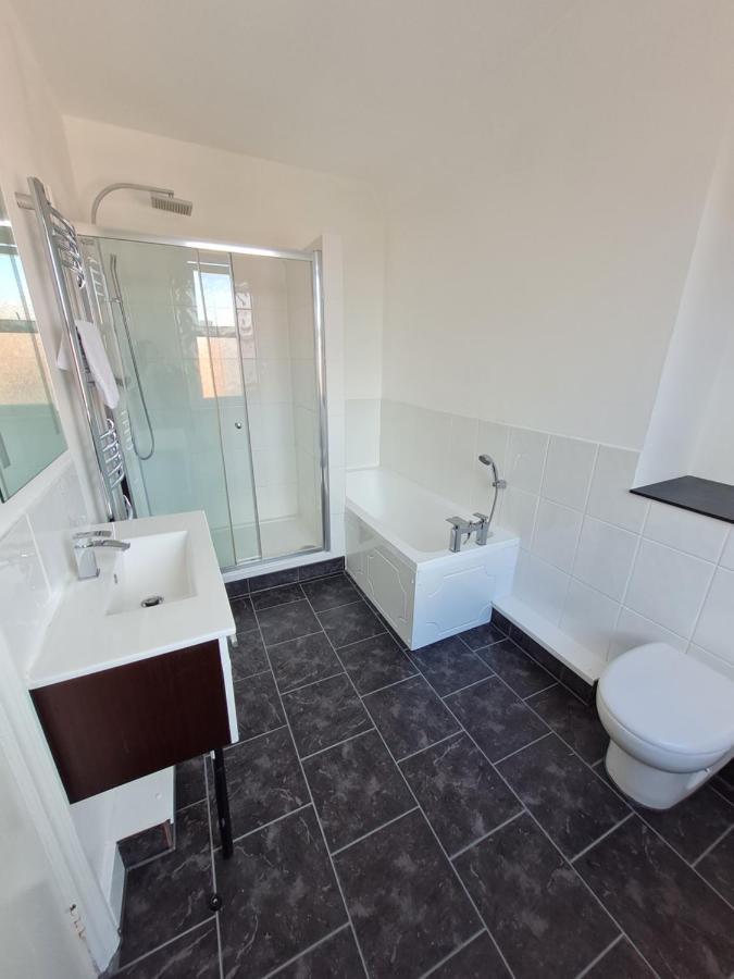 H.V Apartments Шефилд Екстериор снимка