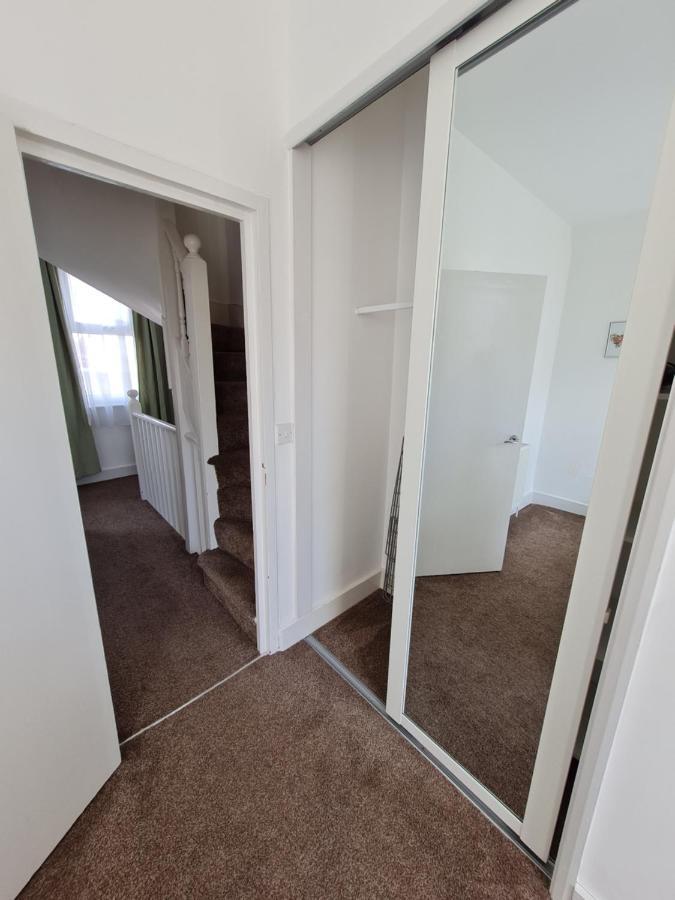 H.V Apartments Шефилд Екстериор снимка